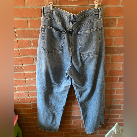 BDG by Urban Outfitters High Rise Baggy Jeans Light Wash Size 32/14 - Picture 2 of 3